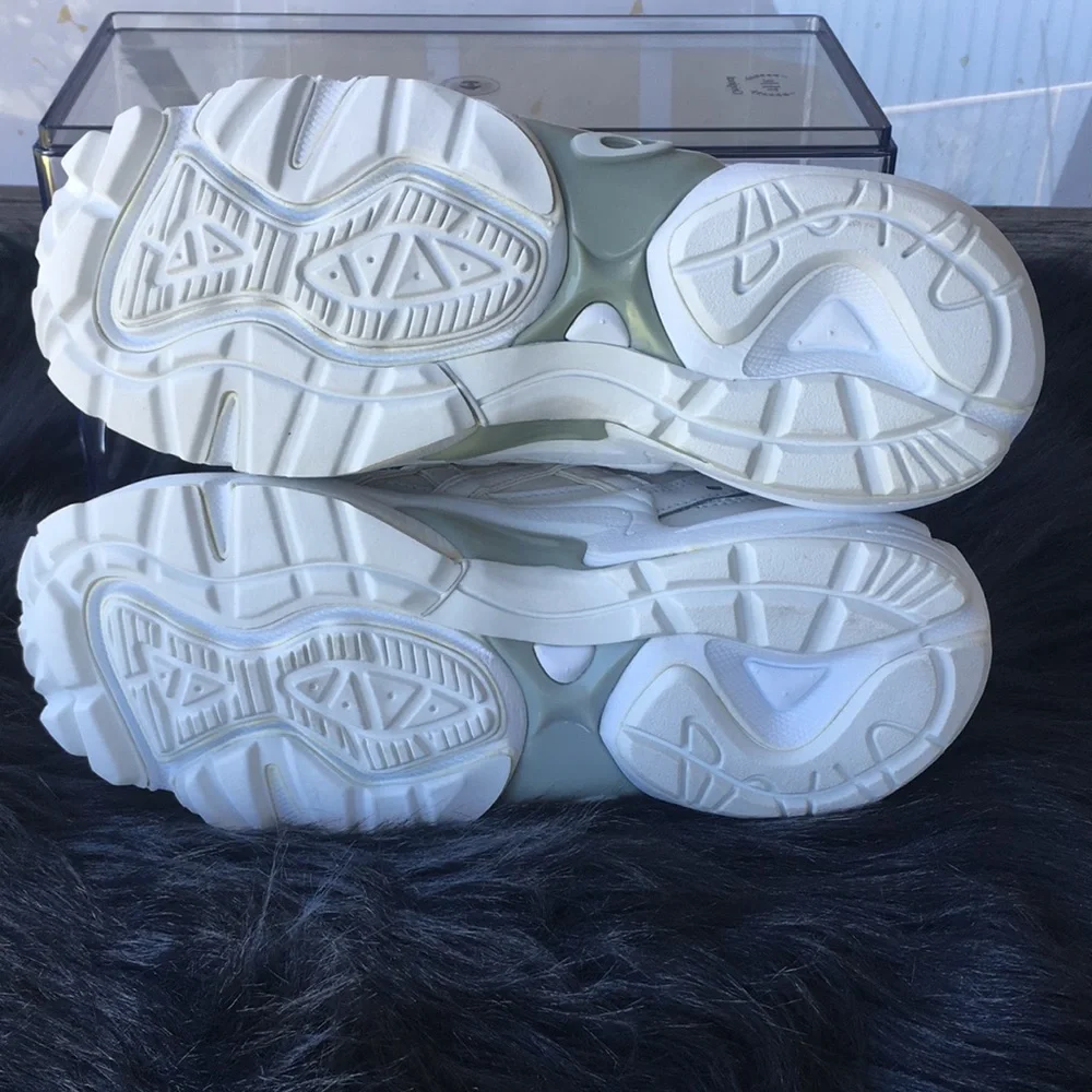 Women’s ASICS - Picture 10 of 12